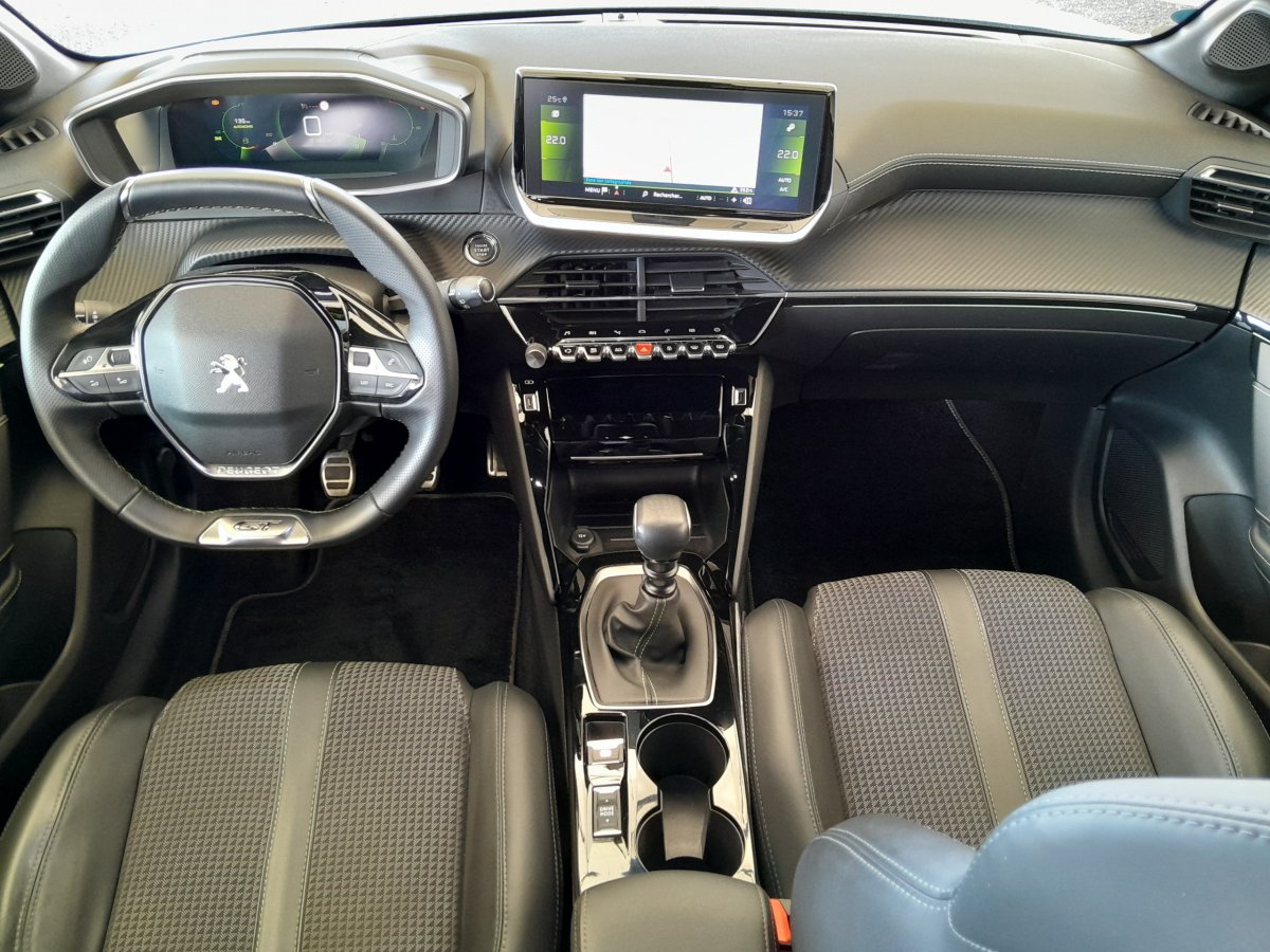 Peugeot 208 (2)
