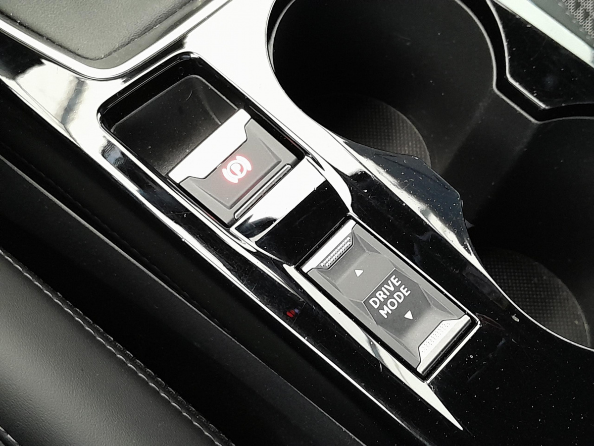 Peugeot 208 (2)