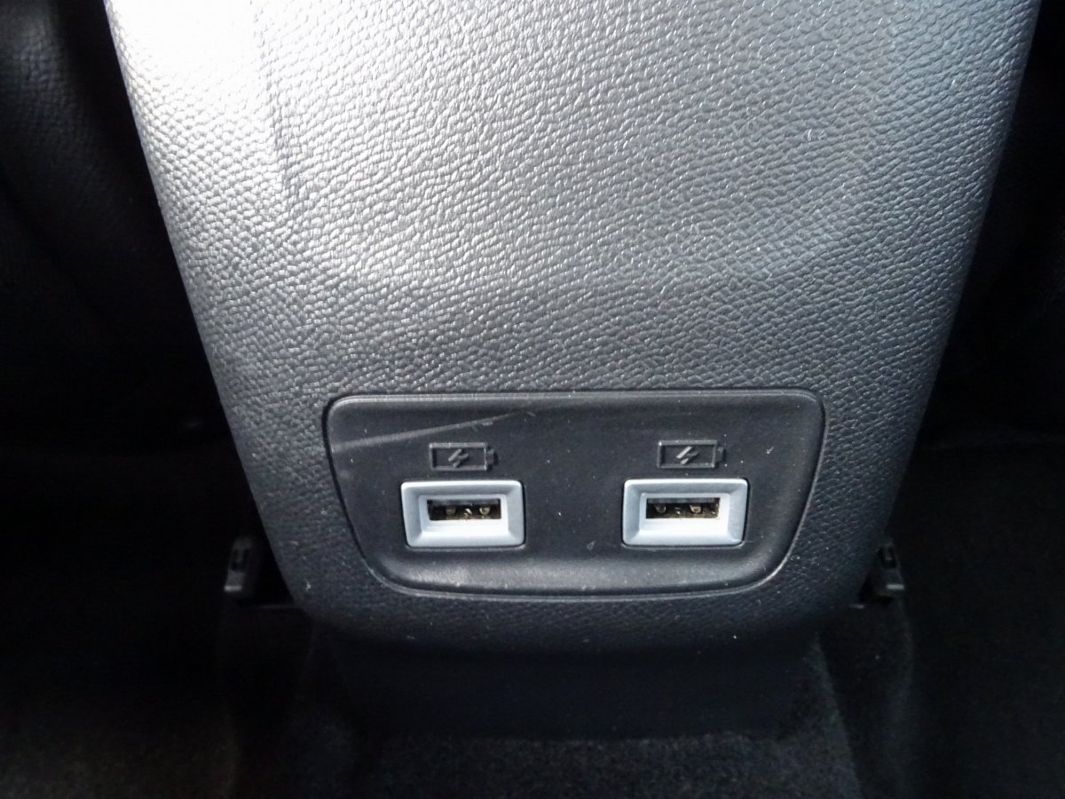 Peugeot 208 (2)
