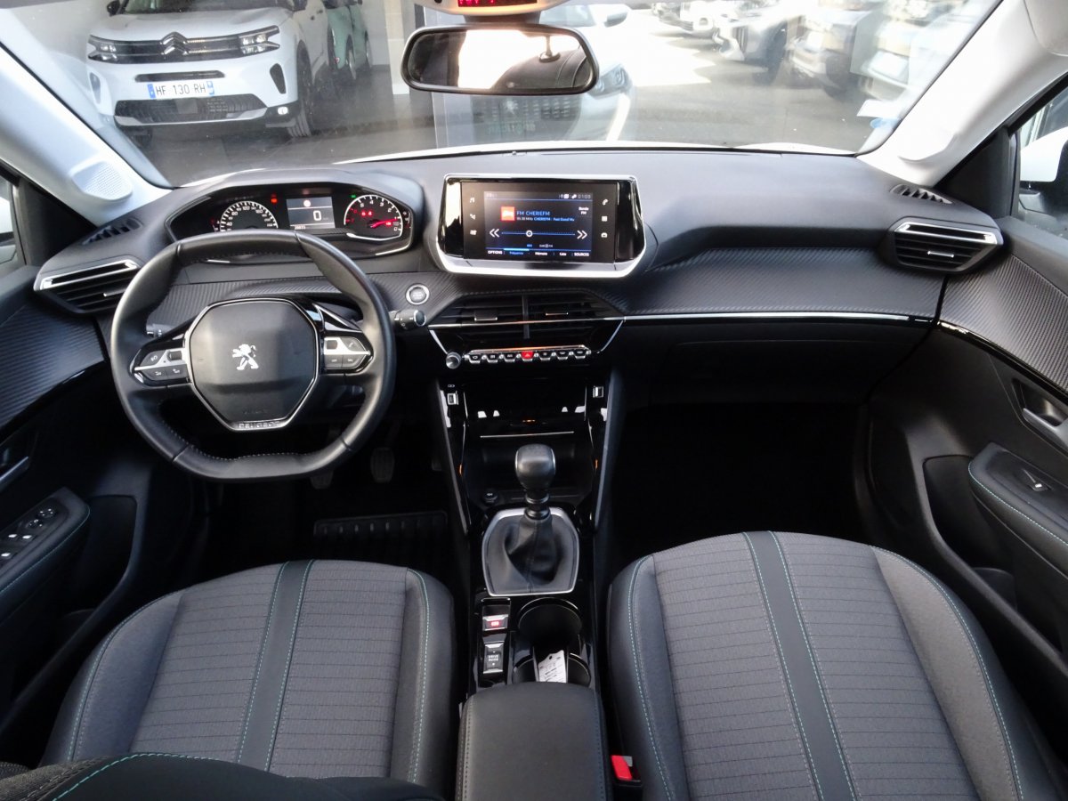 Peugeot 208 (2)