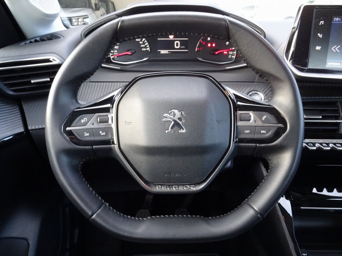 Peugeot 208 (2)