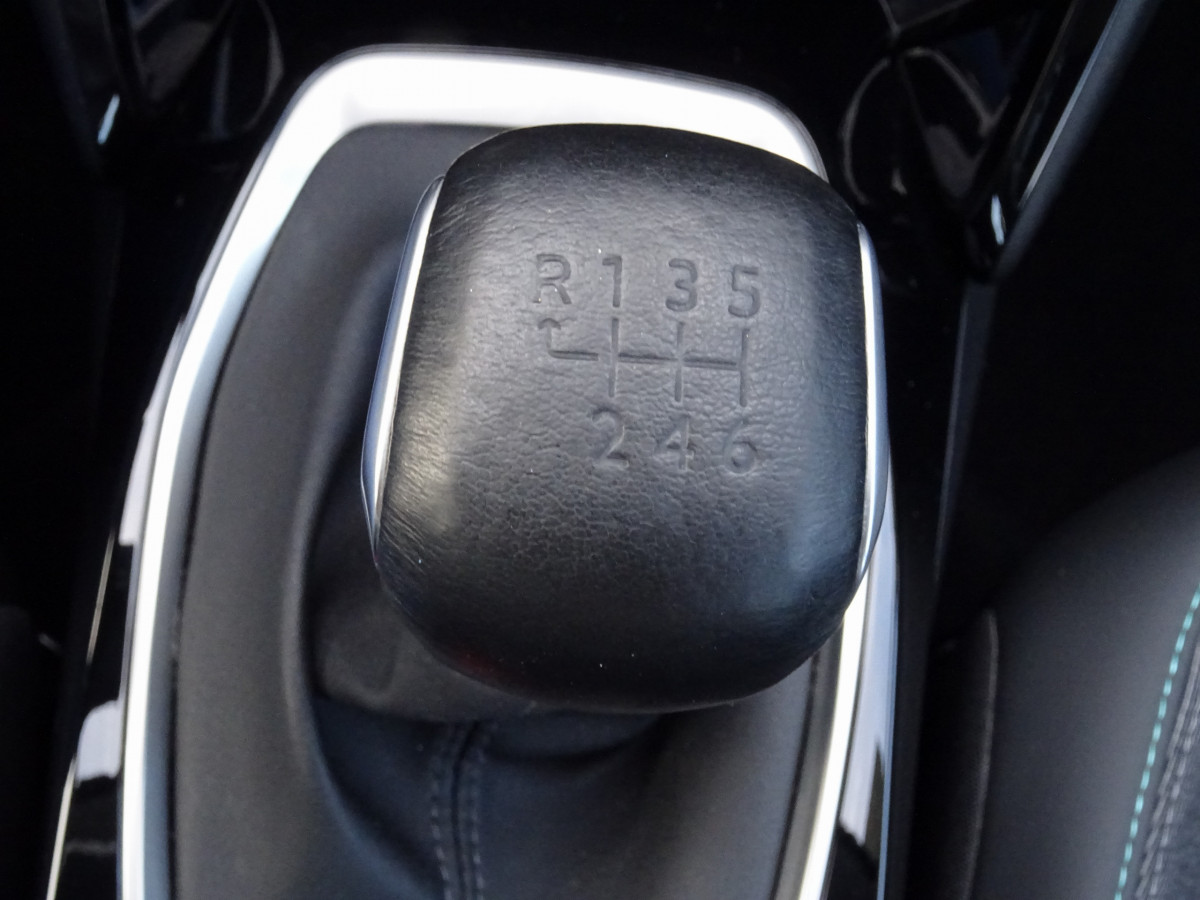 Peugeot 208 (2)