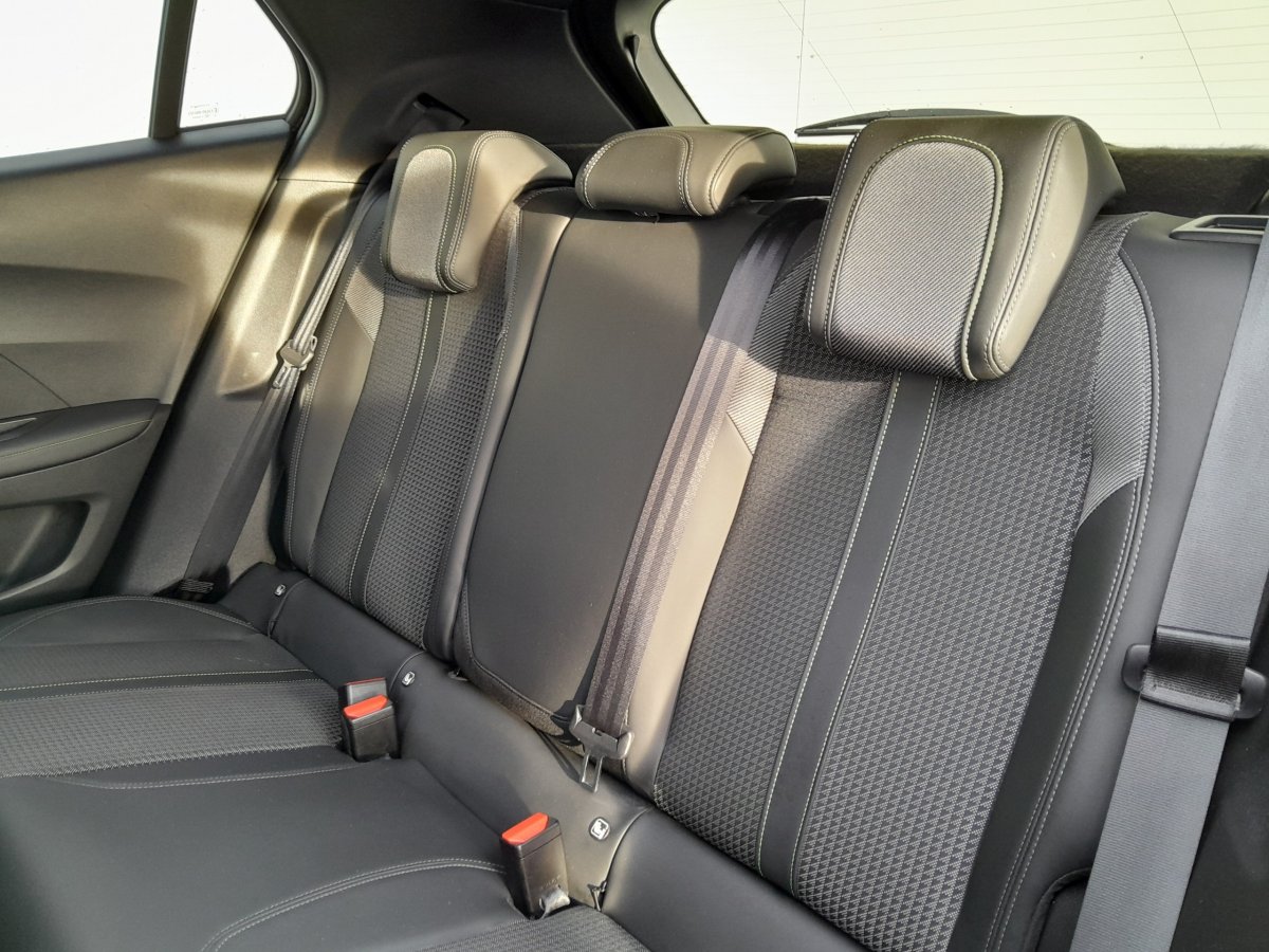 Peugeot 2008 (2)