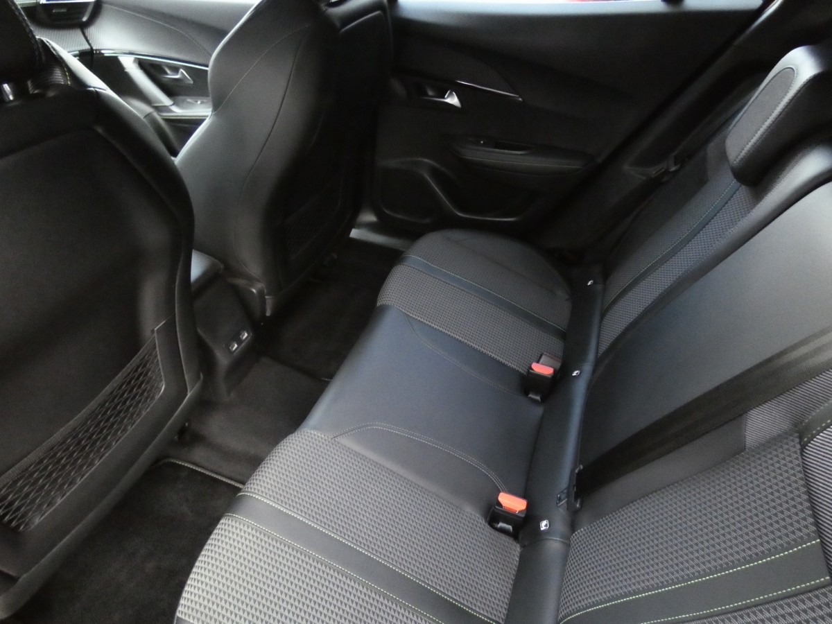 Peugeot 2008 (2)