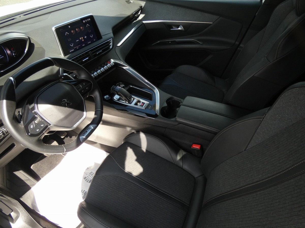Peugeot 3008 (2)
