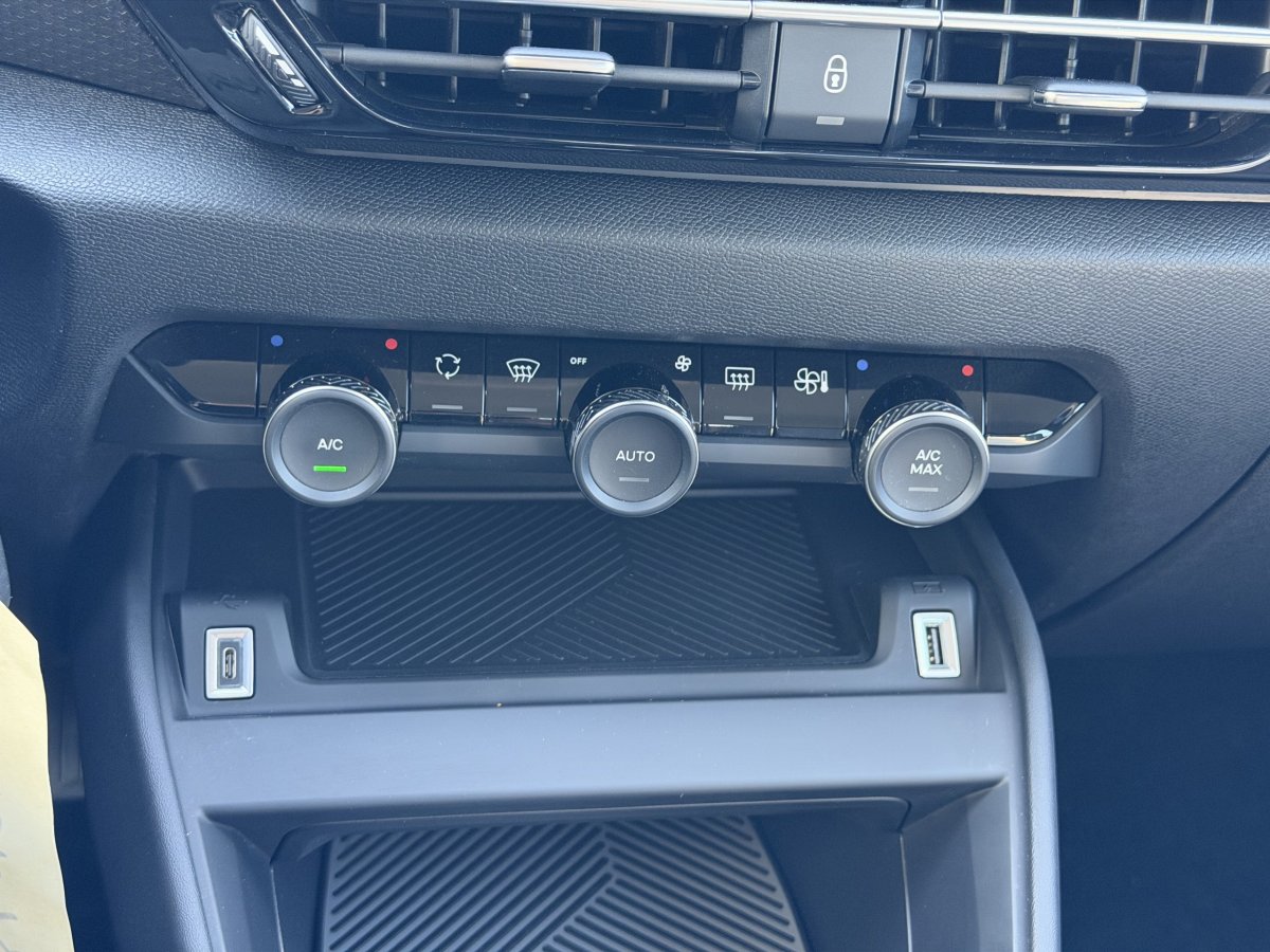 Citroën Ë-C4 (3)
