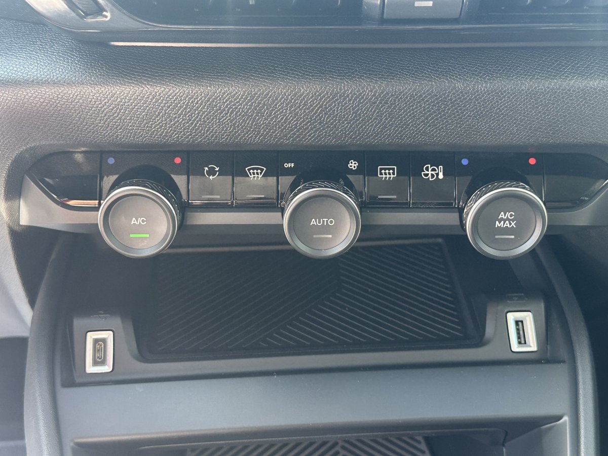 Citroën Ë-C4 (3)