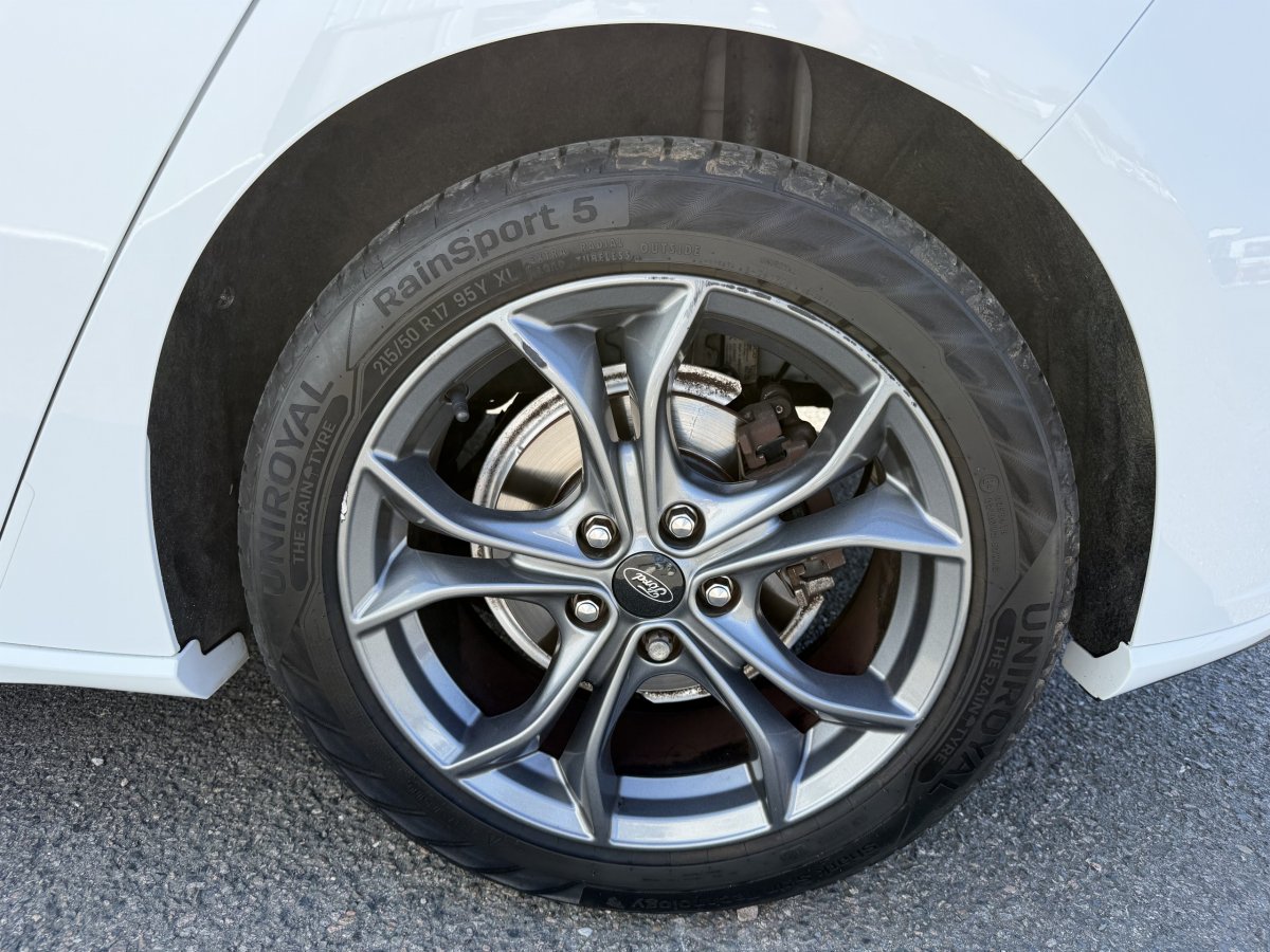 Ford Focus (4)