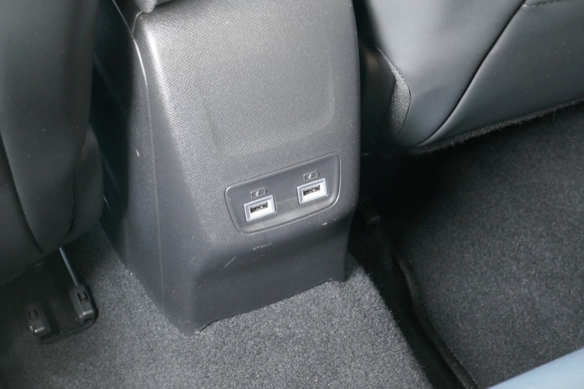 Peugeot 208 (2)