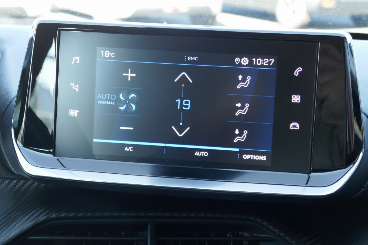 Peugeot 208 (2)