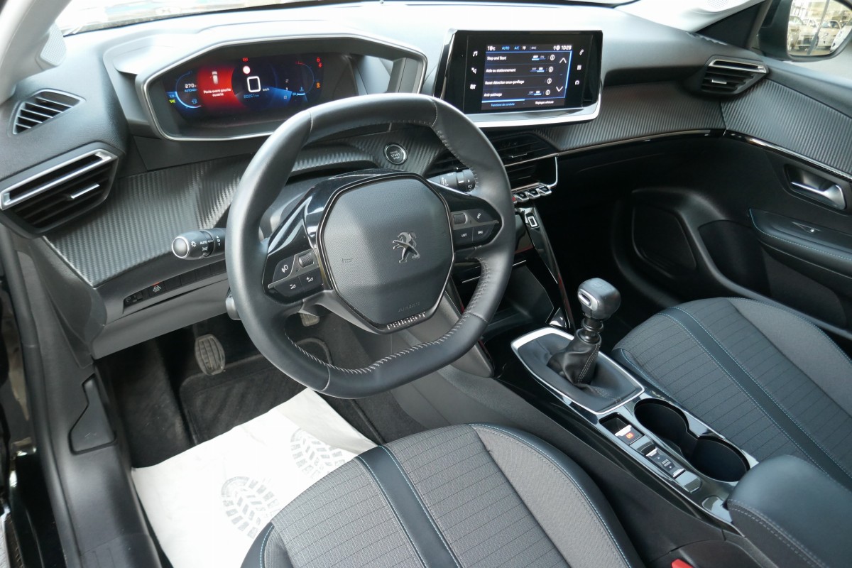 Peugeot 208 (2)