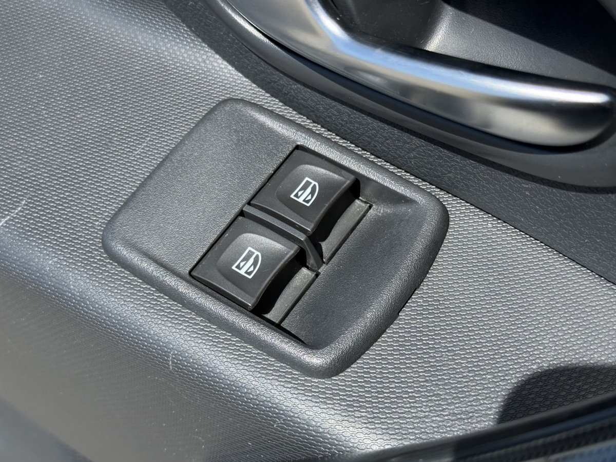 Dacia Sandero (2)