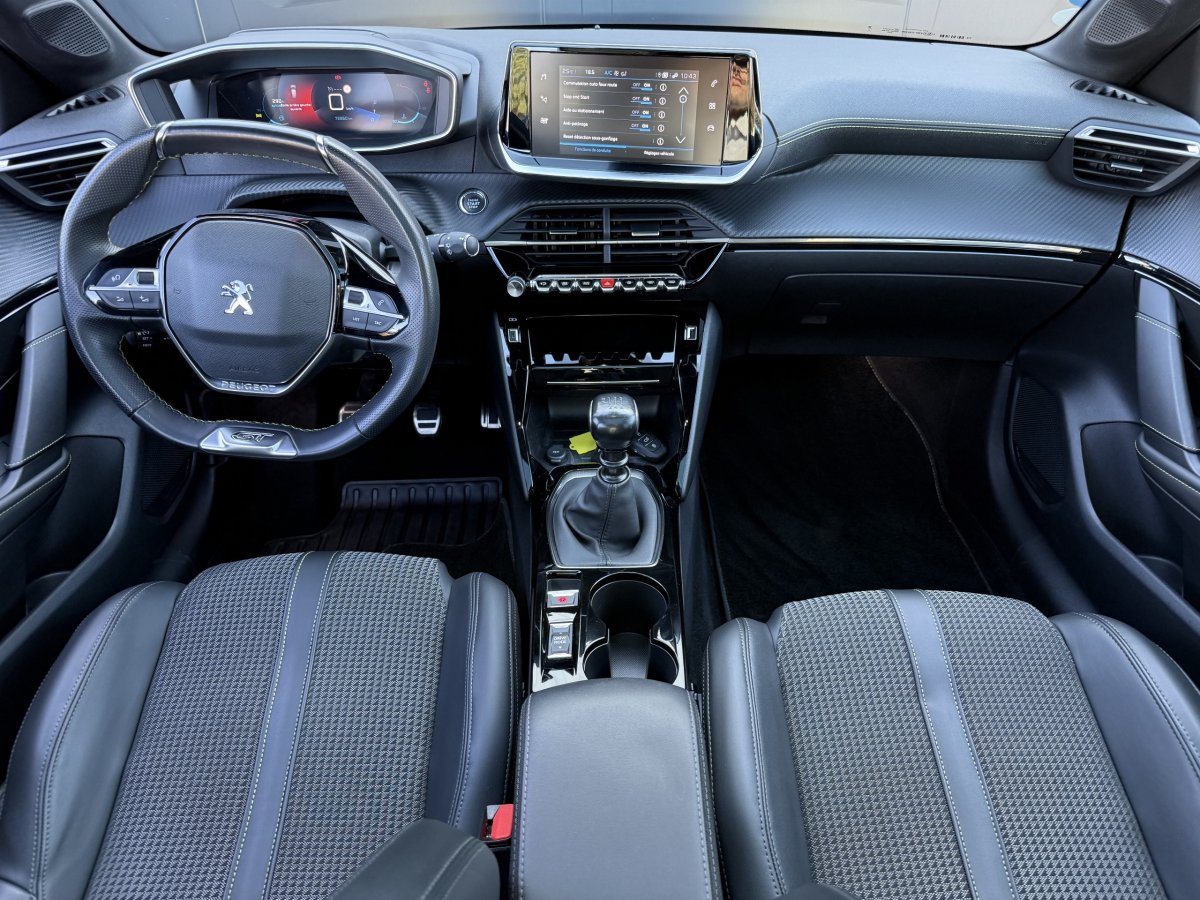 Peugeot 208 (2)
