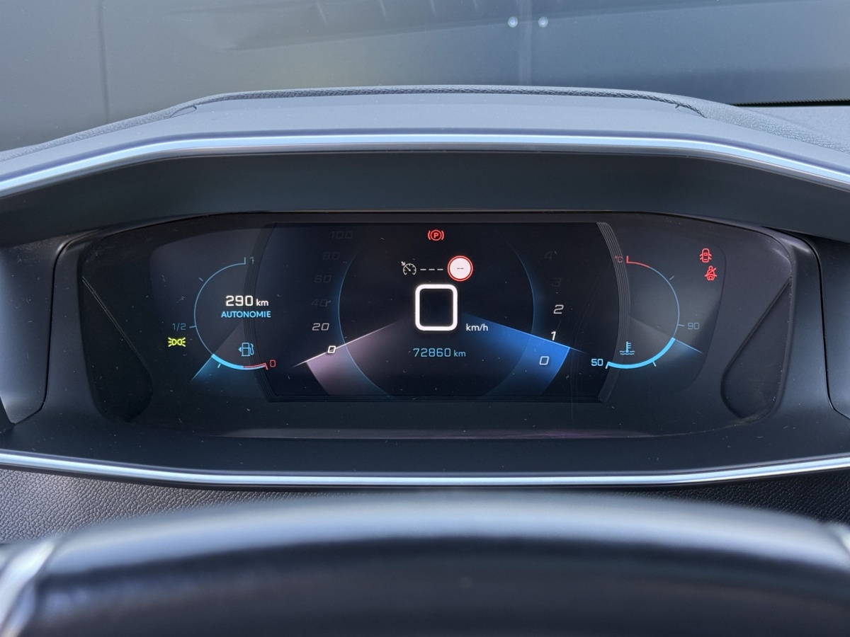 Peugeot 208 (2)