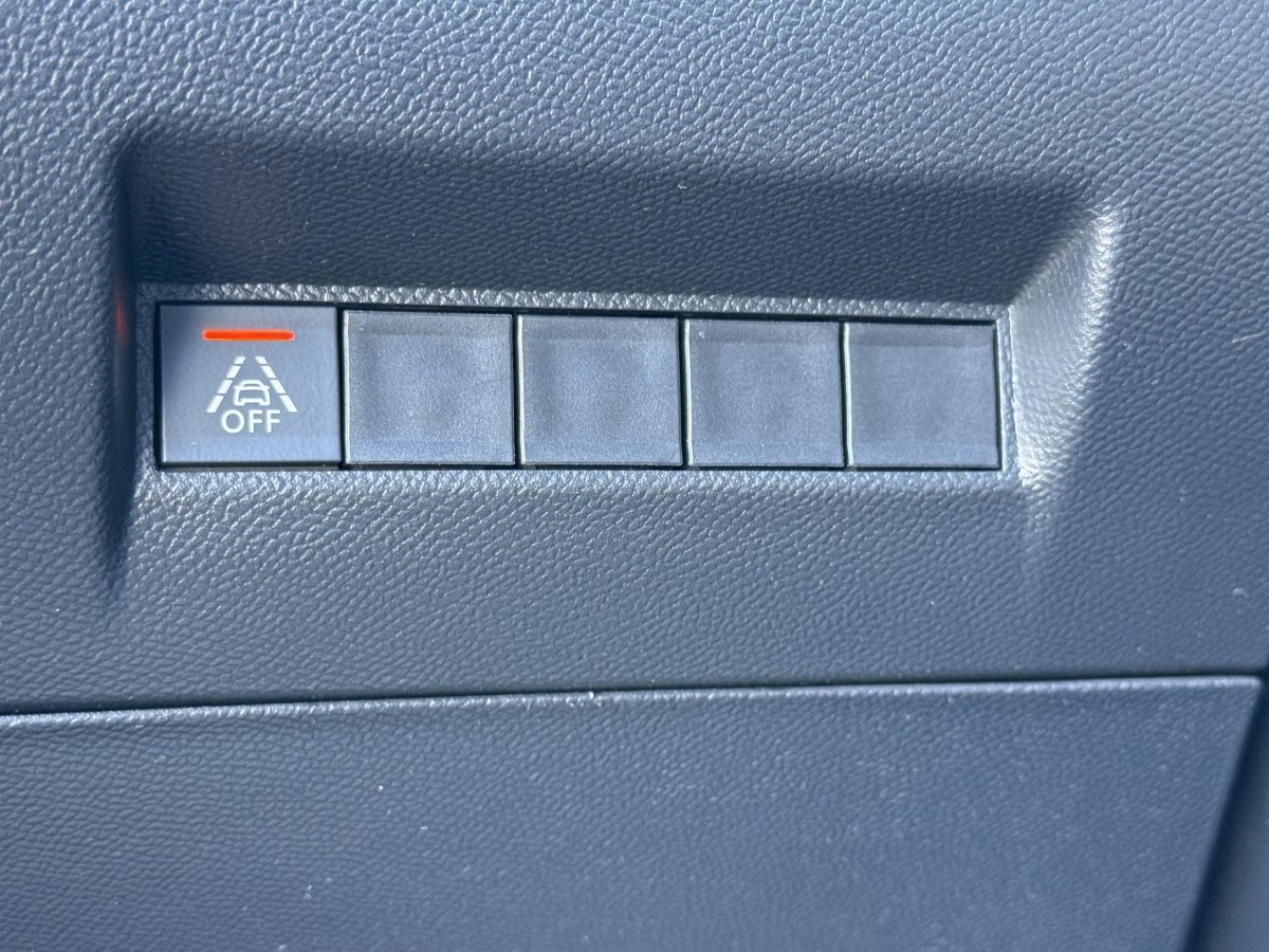 Peugeot 208 (2)