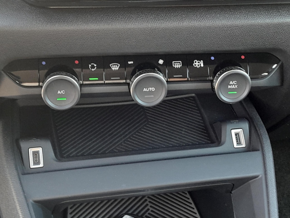 Citroën C4 (3)