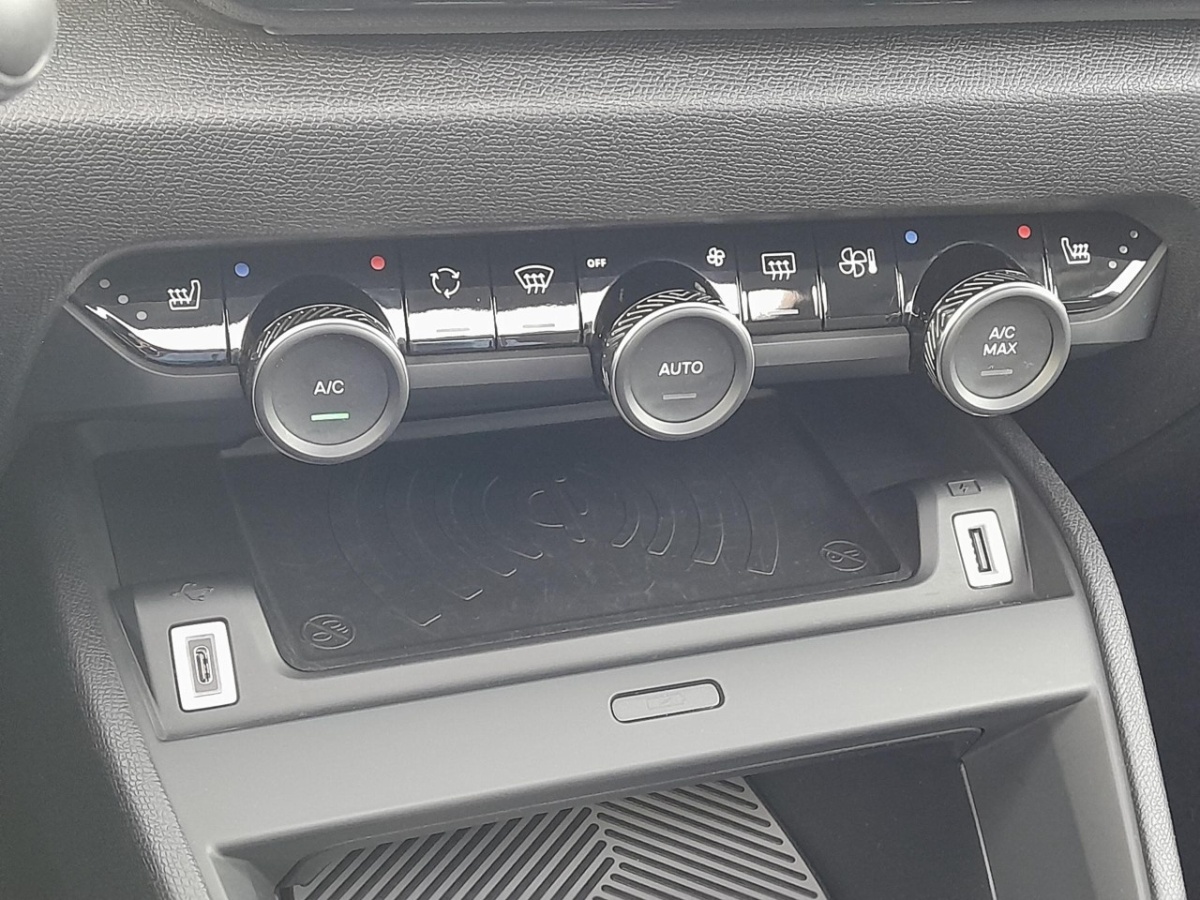 Citroën e-C4 X