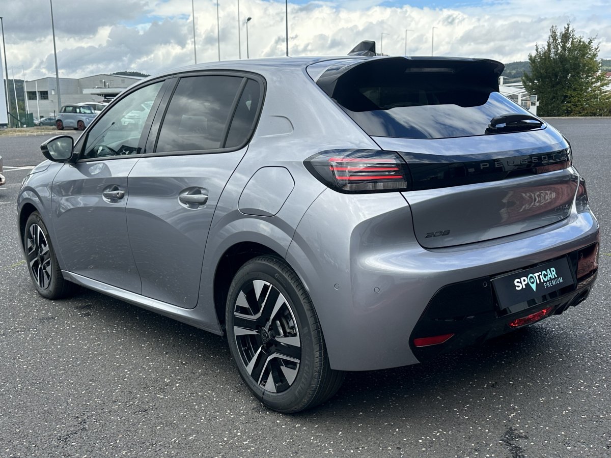 Peugeot 208 (2)