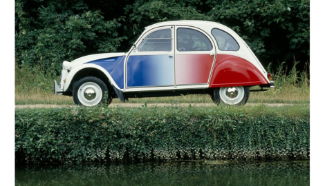 CITROËN CELEBRE LES 40 ANS DE LA 2 CV COCORICO, QUAND LA 2 CV ENFILAIT SON MAILLOT TRICOLORE